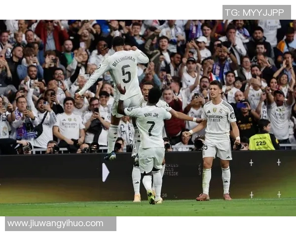 皇家马德里在西甲联赛中继续领先,巴萨队获胜助力逼近巴塞罗那 皇家马德里在西甲联赛中继续领先,巴萨队获胜助力逼近巴塞罗那