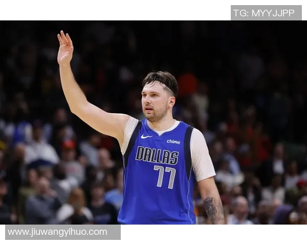 老鹰主场大胜独行侠，全队火力全开，冲击季后赛