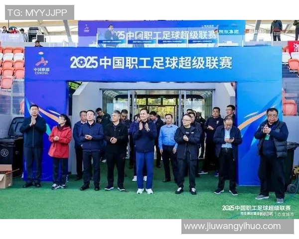 西安足球队在城市联赛中以68分稳居榜首展现强劲实力 西安足球队在城市联赛中以68分稳居榜首展现强劲实力